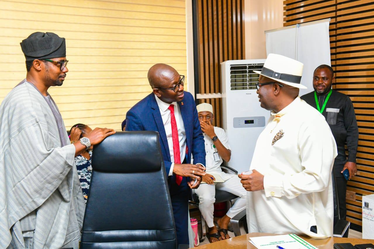 Standing discussion among leaders
